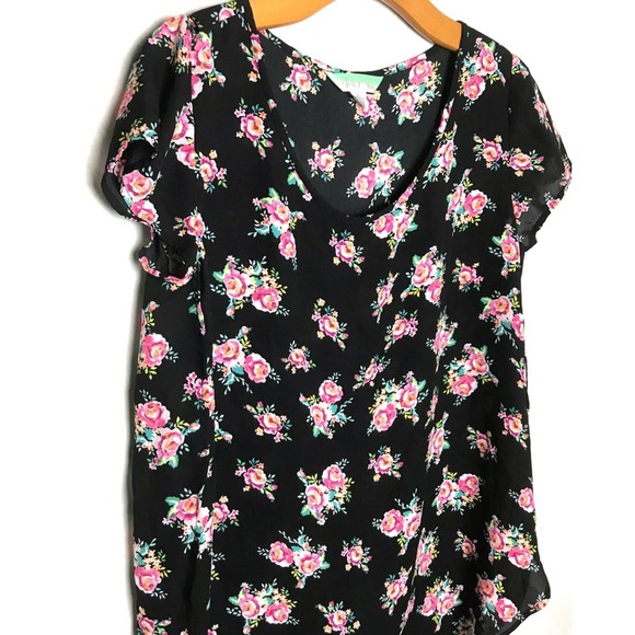 Decree | Women’s Black & Pink Flowy Flower Top - Picture 2 of 6